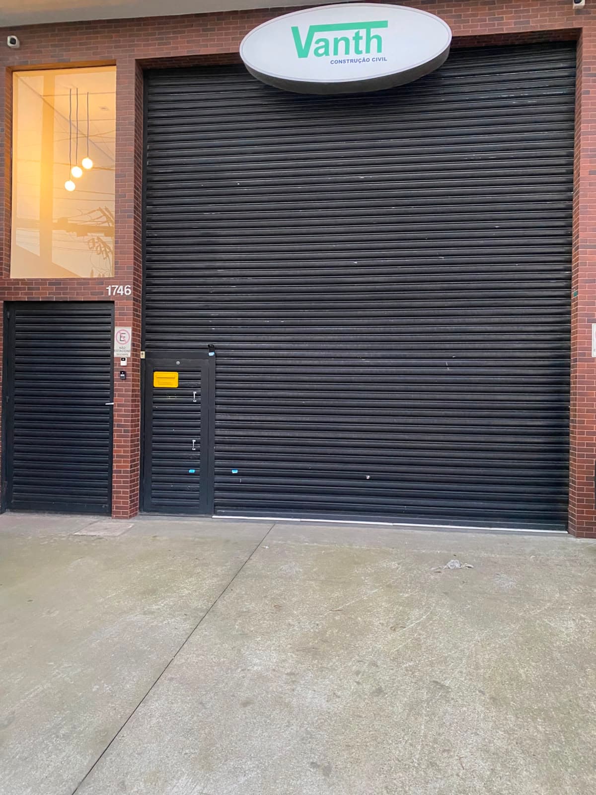 Front house with an automatic door